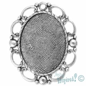 Oval altered art pendant frame - LF0768