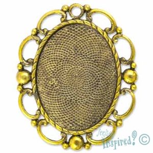 Oval altered art pendant frame - LF0769