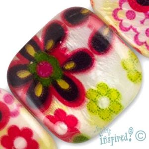 Flat rounded square floral print shell bead 25mm x 25mm - Qty: 16 pcs. - SH1438