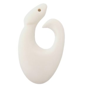 Carved bone Maori fishhook pendant - Qty: 1 pc - BO1031