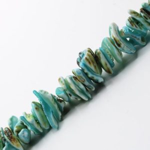 Natural shell chips dyed sky blue - Qty: 109 pcs. - SH4003