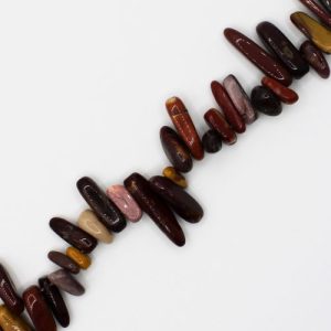 Natural Australian Mookaite tumble chips - Qty: 80 pcs. - GE1900